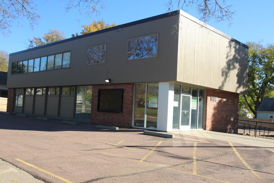 1800 S Summit Ave, Sioux Falls, SD à louer - Photo de l’immeuble – Image 2 sur 46