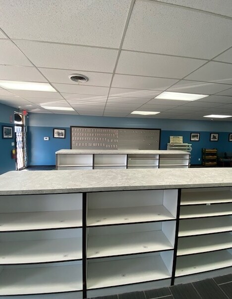 16325-16349 Middlebelt Rd, Livonia, MI à louer Photo intérieure– Image 1 sur 13