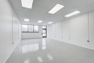 23831-23833 John R Rd, Hazel Park, MI à louer Photo intérieure– Image 2 sur 30