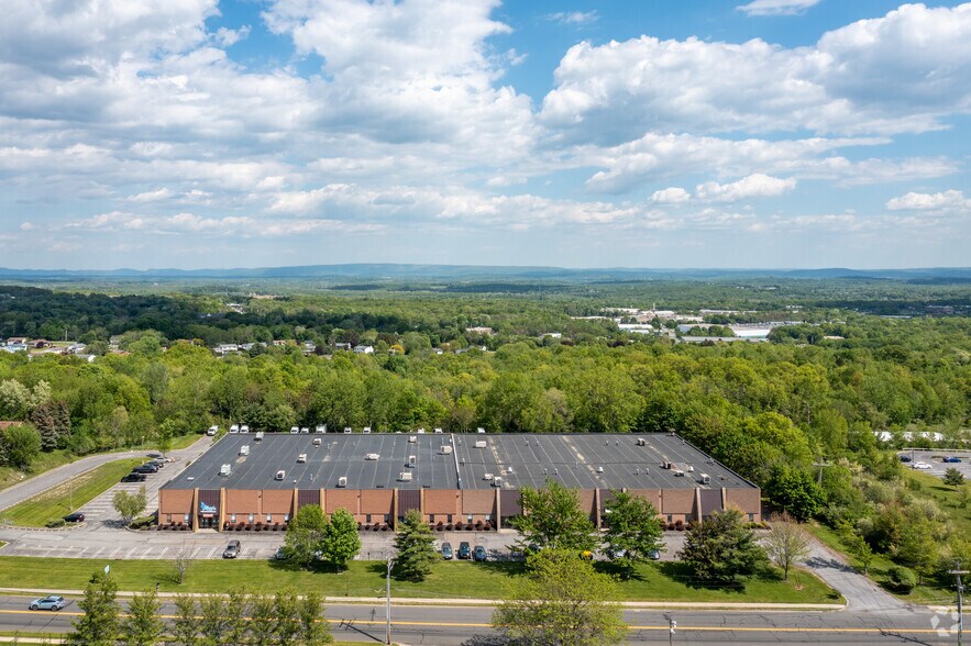 15 Industrial Dr, Middletown, NY à louer - Aérien – Image 3 sur 4