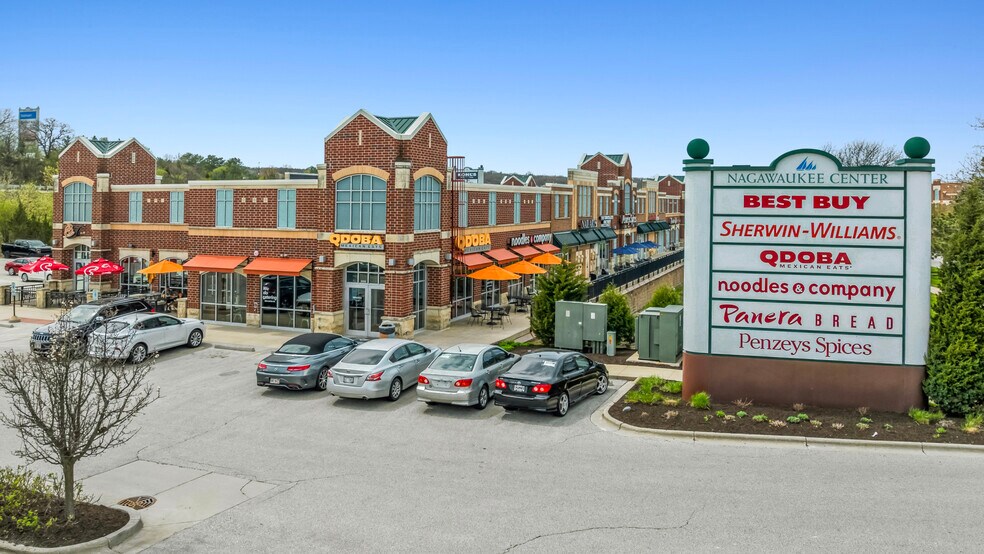 Shoppes at Nagawaukee portefeuille de 2 biens à vendre sur LoopNet.fr - Photo de l’immeuble – Image 3 sur 5