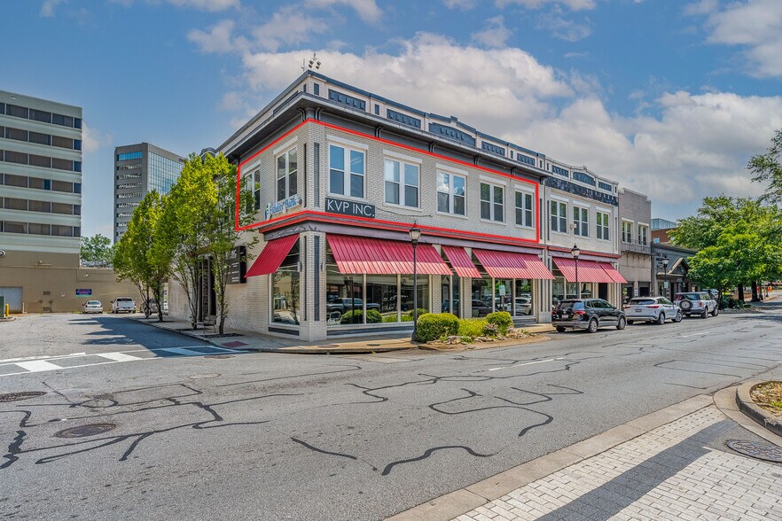105 E North St, Greenville, SC à louer - Photo de l’immeuble – Image 2 sur 38