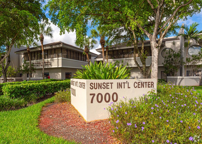 7000 SW 97th Ave, Miami, FL à vendre - Photo principale – Image 1 sur 6