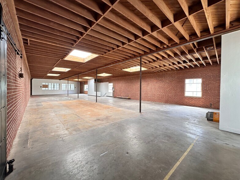 1327 S Olive St, Los Angeles, CA à louer - Photo de l’immeuble – Image 2 sur 24