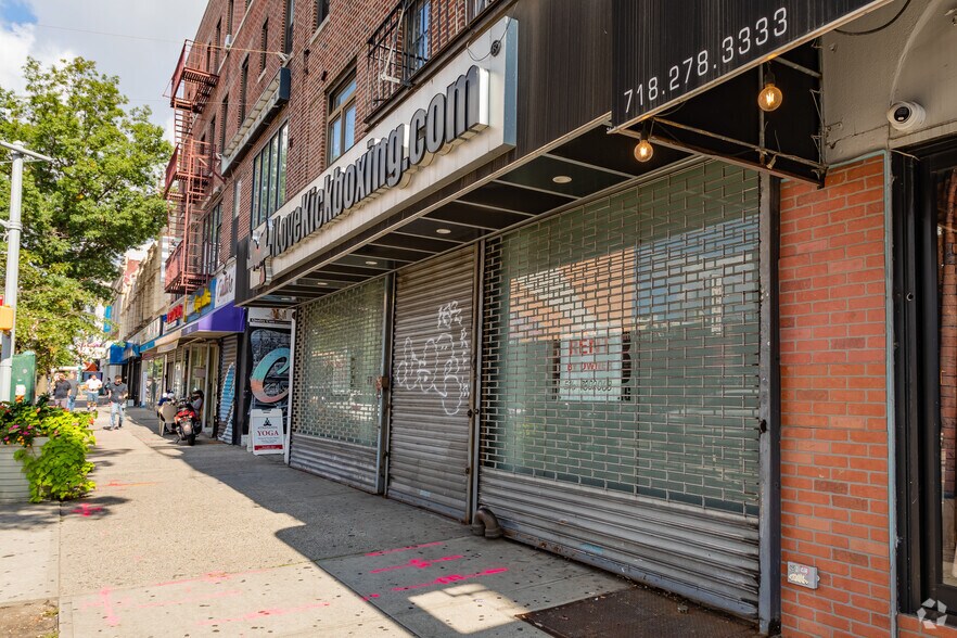 3243 Steinway St, Long Island City, NY à louer - Photo de l’immeuble – Image 3 sur 3