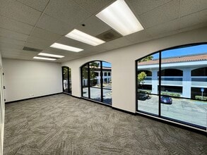 4984 El Camino Real, Los Altos, CA à louer Photo intérieure– Image 2 sur 4