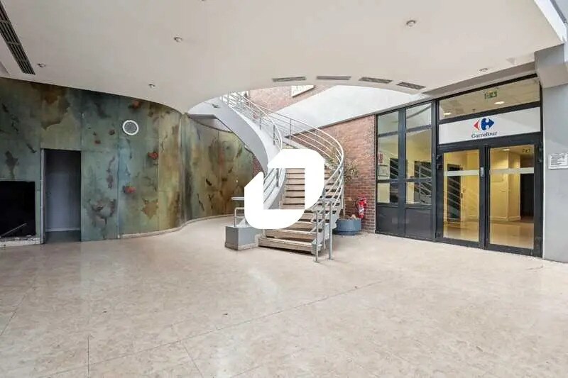 Local commercial dans Évry-Courcouronnes à louer - Photo de l’immeuble – Image 2 sur 14