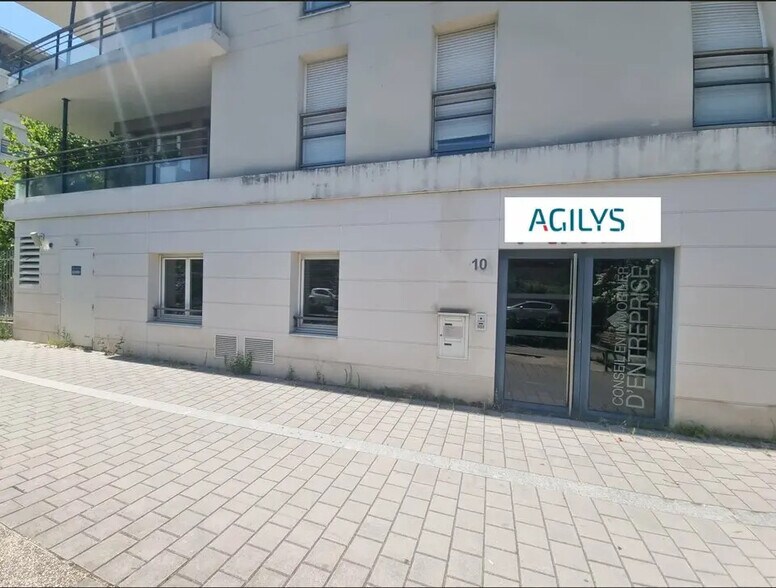 Bureau dans Massy à louer - Photo de l’immeuble – Image 1 sur 11