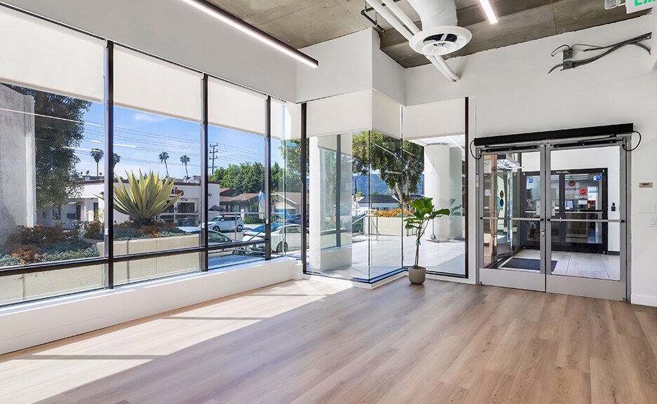 425 W Broadway, Glendale, CA à vendre - Photo intérieure – Image 2 sur 5