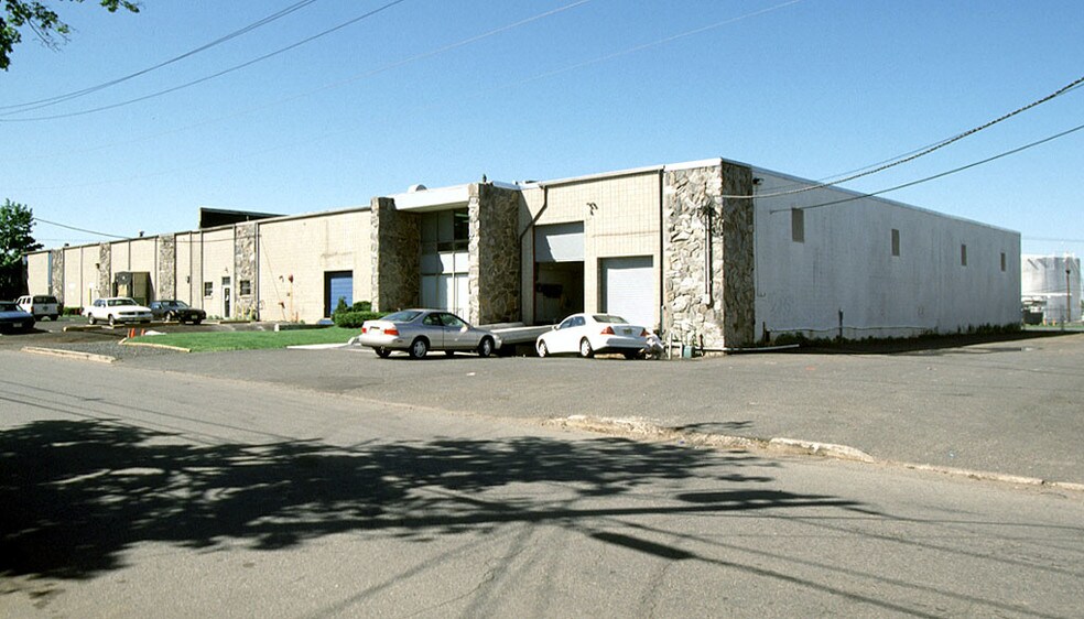 62-64 Grant Ave, Carteret, NJ à louer - Photo de l’immeuble – Image 2 sur 4