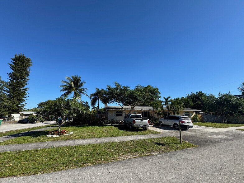 2200 SW 42nd Ave, Fort Lauderdale, FL à vendre - Photo de l’immeuble – Image 1 sur 12