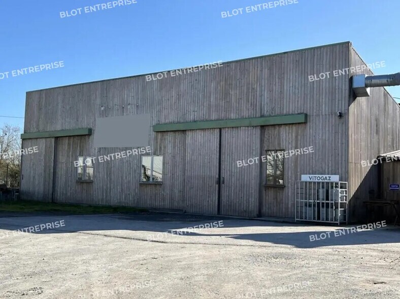 Local d'activités dans VAL-D'IZE à vendre - Photo de l’immeuble – Image 1 sur 9