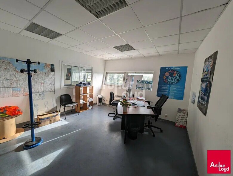 Local d'activités dans Bourg-des-Comptes à vendre - Photo de l’immeuble – Image 3 sur 8