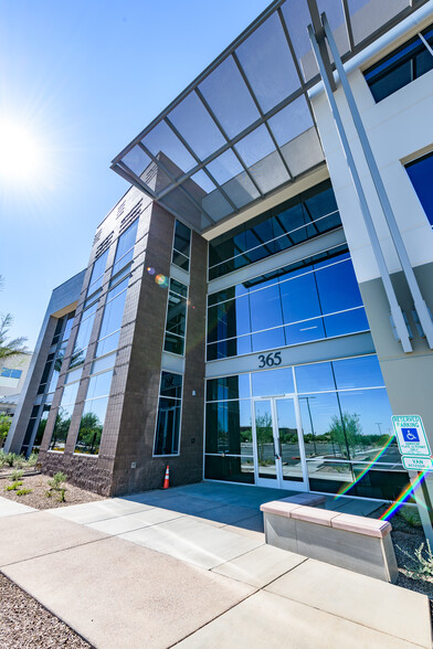 365 E Germann Rd, Gilbert, AZ à louer - Photo de l’immeuble – Image 3 sur 9