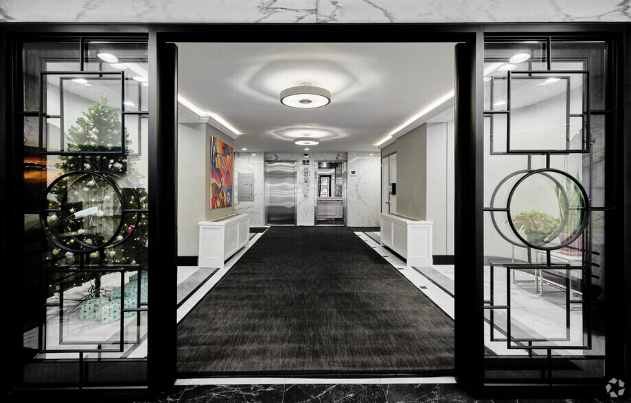 1309 Lexington Ave, New York, NY à louer - Hall d’entrée – Image 2 sur 6