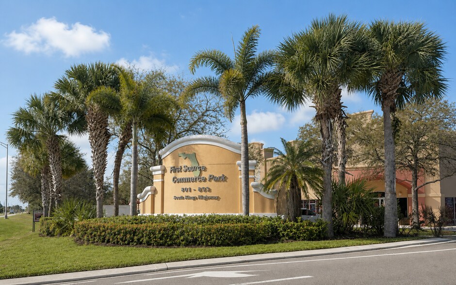 801-893 Kings Hwy, Fort Pierce, FL à vendre - Photo de l’immeuble – Image 2 sur 5