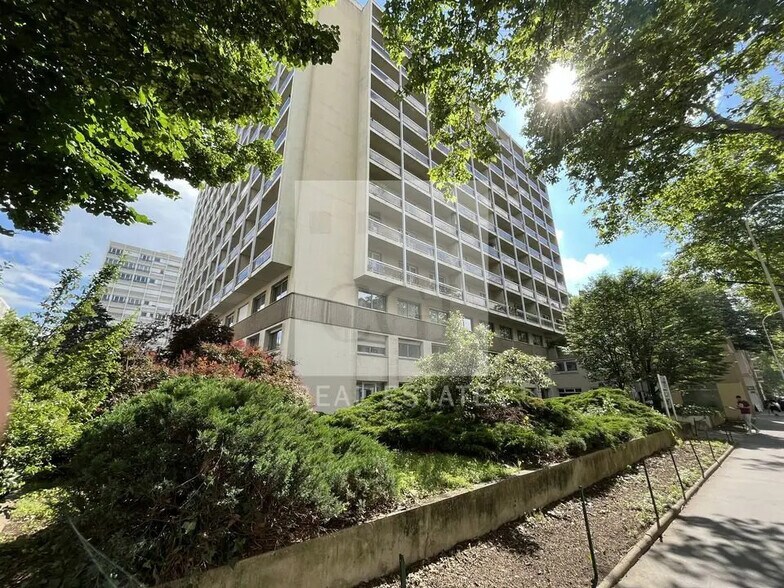 Bureau dans Lyon à louer - Photo de l’immeuble – Image 1 sur 12