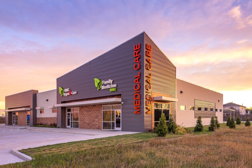 6750 E Sam Houston Pky N, Houston, TX à louer - Photo de l’immeuble – Image 2 sur 4