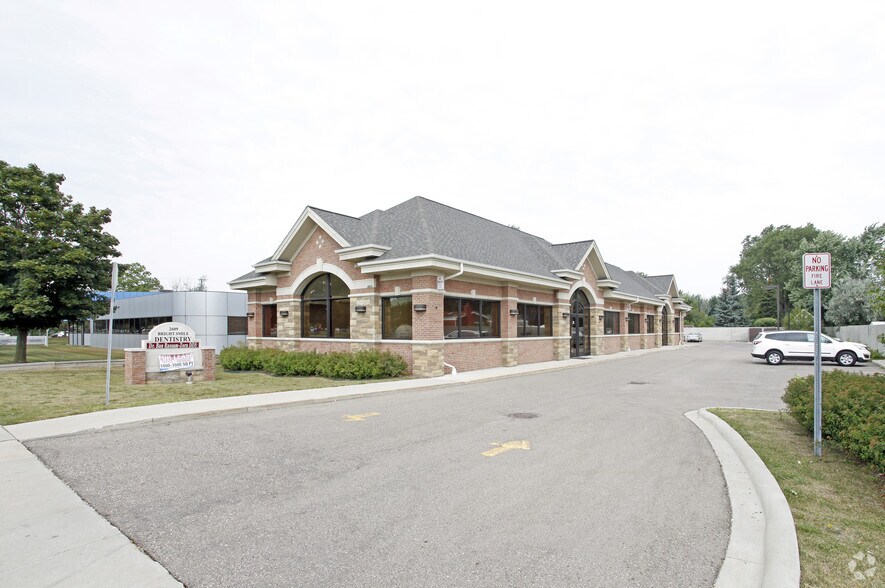 2609 Metropolitan Pky, Sterling Heights, MI à louer - Photo de l’immeuble – Image 1 sur 20