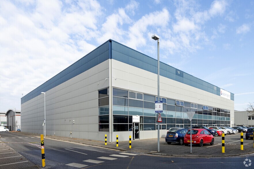 Swallowdale Rd, Hemel Hempstead à louer - Photo de l’immeuble – Image 3 sur 4