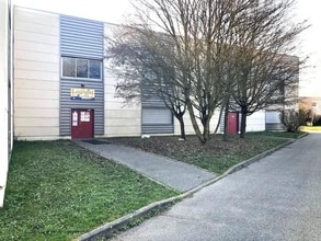 Industriel/Logistique dans Villepreux à louer Photo de l’immeuble– Image 1 sur 1