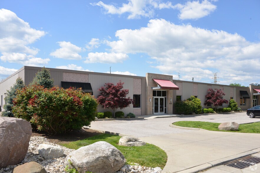 5533-5535 Fair Ln, Cincinnati, OH à louer - Photo de l’immeuble – Image 1 sur 10