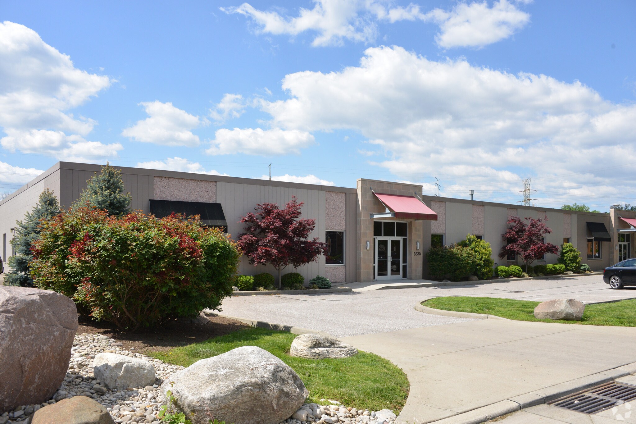 5533-5535 Fair Ln, Cincinnati, OH à louer Photo de l’immeuble– Image 1 sur 11