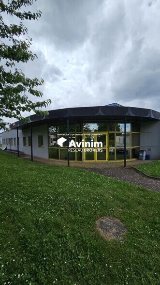 Local d’activités dans Saint-Jean-sur-Vilaine à louer - Photo de l’immeuble – Image 2 sur 12