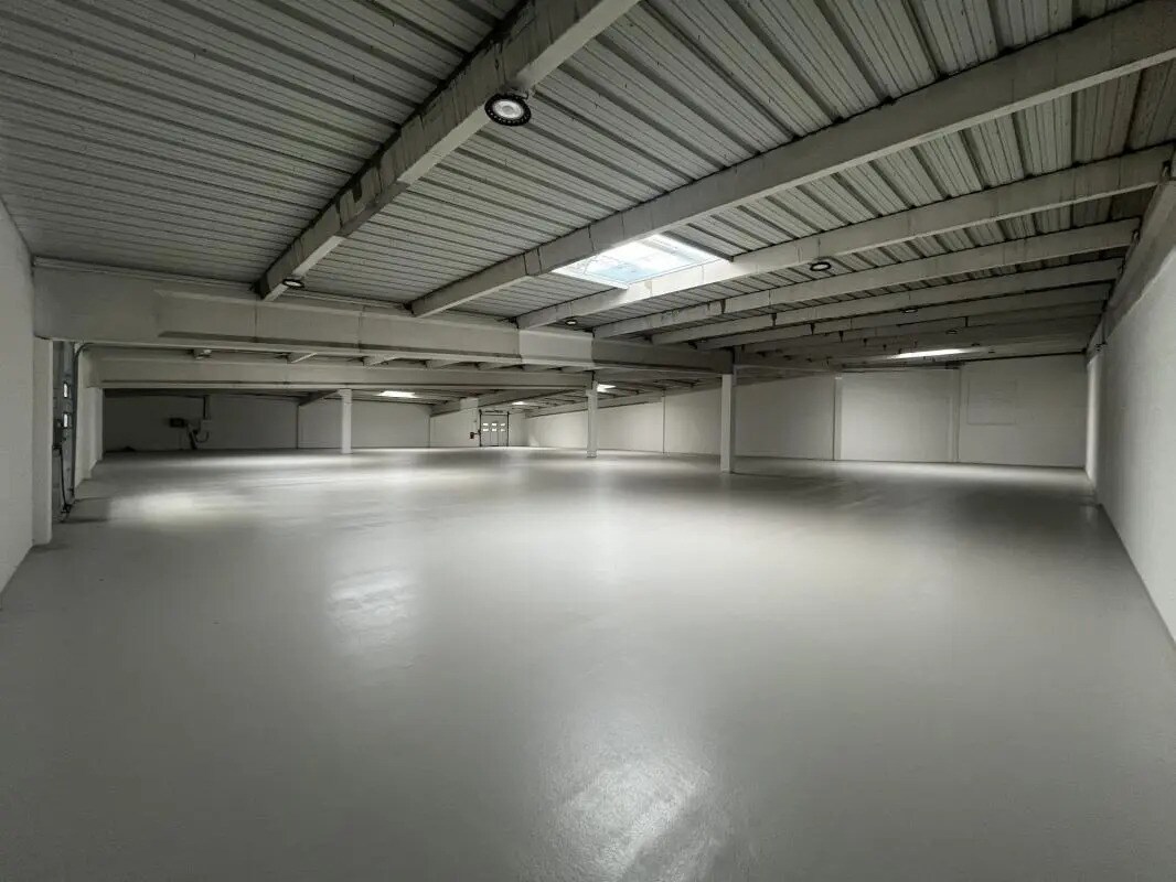 Local d'activités dans Maurepas à vendre Photo intérieure– Image 1 sur 14