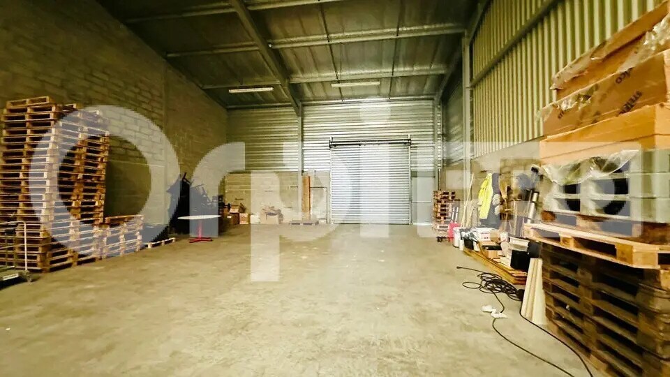 Local d'activités dans SAINT-JEAN-D'ILLAC à vendre Photo intérieure– Image 1 sur 5