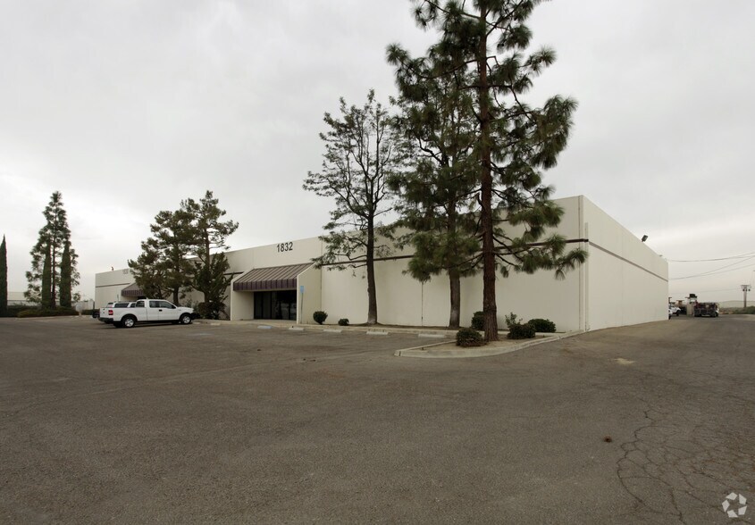 1830-1832 Norris Rd, Bakersfield, CA à louer - Photo de l’immeuble – Image 2 sur 6