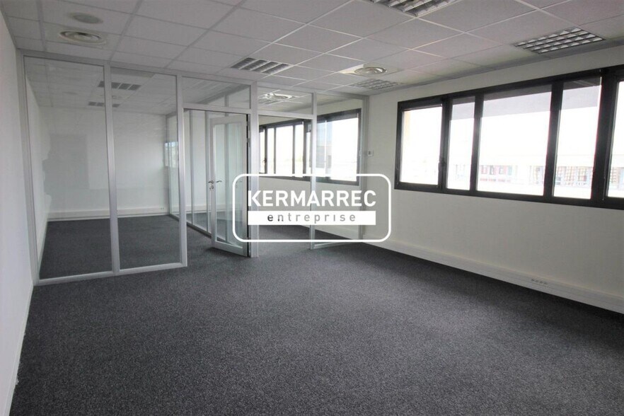 Bureau dans Saint-Grégoire à vendre - Photo intérieure – Image 3 sur 9
