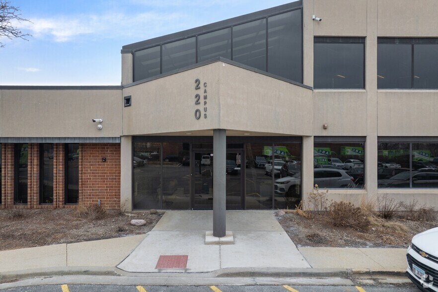 220 W Campus Dr, Arlington Heights, IL à louer - Photo principale – Image 1 sur 13