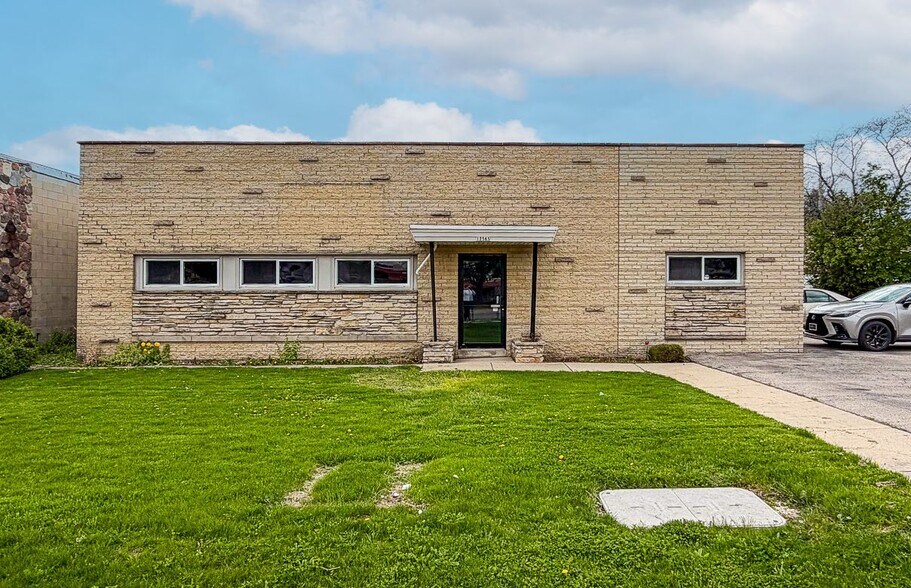 12565 W Lisbon Rd, Brookfield, WI à vendre - Photo principale – Image 1 sur 3