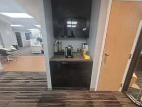 1320 Centre St, Newton, MA à louer Photo intérieure– Image 1 sur 13