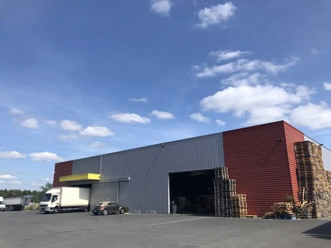 Plus de détails pour Local d'activités à louer