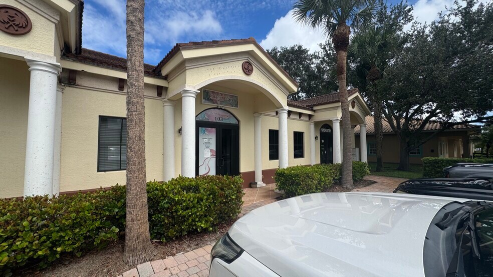 1401 SE Goldtree Dr, Port Saint Lucie, FL à louer - Photo de l’immeuble – Image 3 sur 8