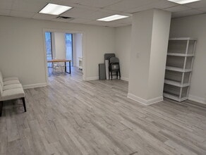 801 W Bay Dr, Largo, FL à louer Photo intérieure– Image 1 sur 8