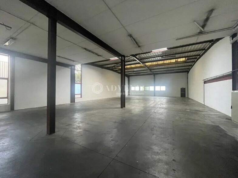 Local d’activités dans Le Blanc-Mesnil à louer - Photo de l’immeuble – Image 1 sur 7