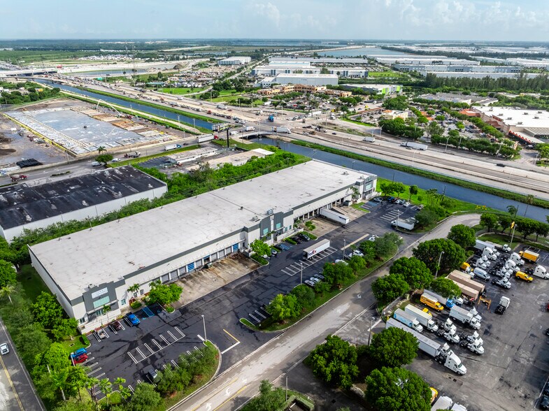 11205-11265 NW 131st St, Medley, FL à louer - Photo de l’immeuble – Image 3 sur 8
