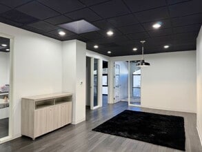 2277 Townsgate Rd, Westlake Village, CA à louer Photo intérieure– Image 1 sur 3