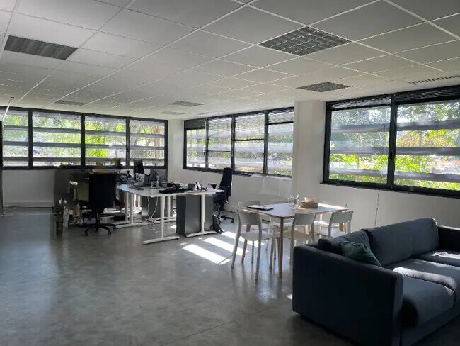 Plus de détails pour Bureau à louer