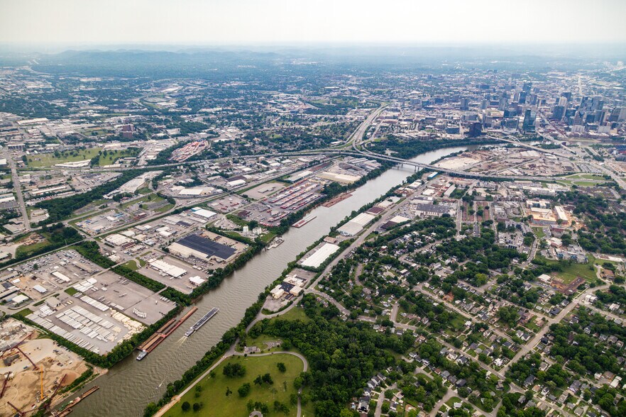 15.55 AC Nashville East Bank Development portefeuille de 4 biens à vendre sur LoopNet.fr - Photo de l’immeuble – Image 2 sur 7