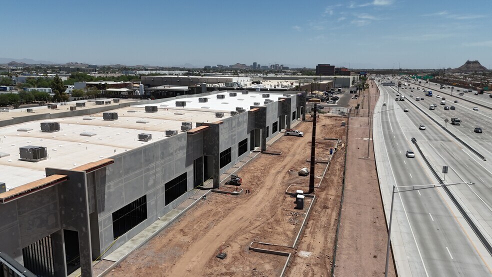 4221 E Raymond St, Phoenix, AZ à louer - Photo de l’immeuble – Image 3 sur 11