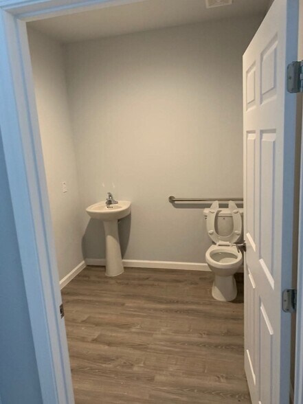 4213 N Frazier St, Conroe, TX à louer - Photo de l’immeuble – Image 3 sur 3