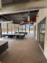 18600 MacArthur Blvd, Irvine, CA à louer Photo intérieure– Image 2 sur 5