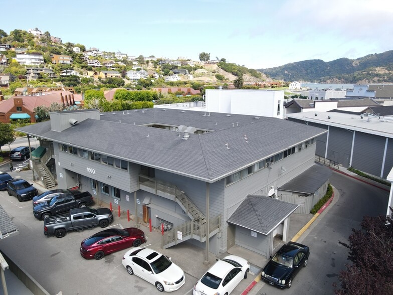 1690 Tiburon Blvd, Belvedere Tiburon, CA à vendre - Photo principale – Image 1 sur 7