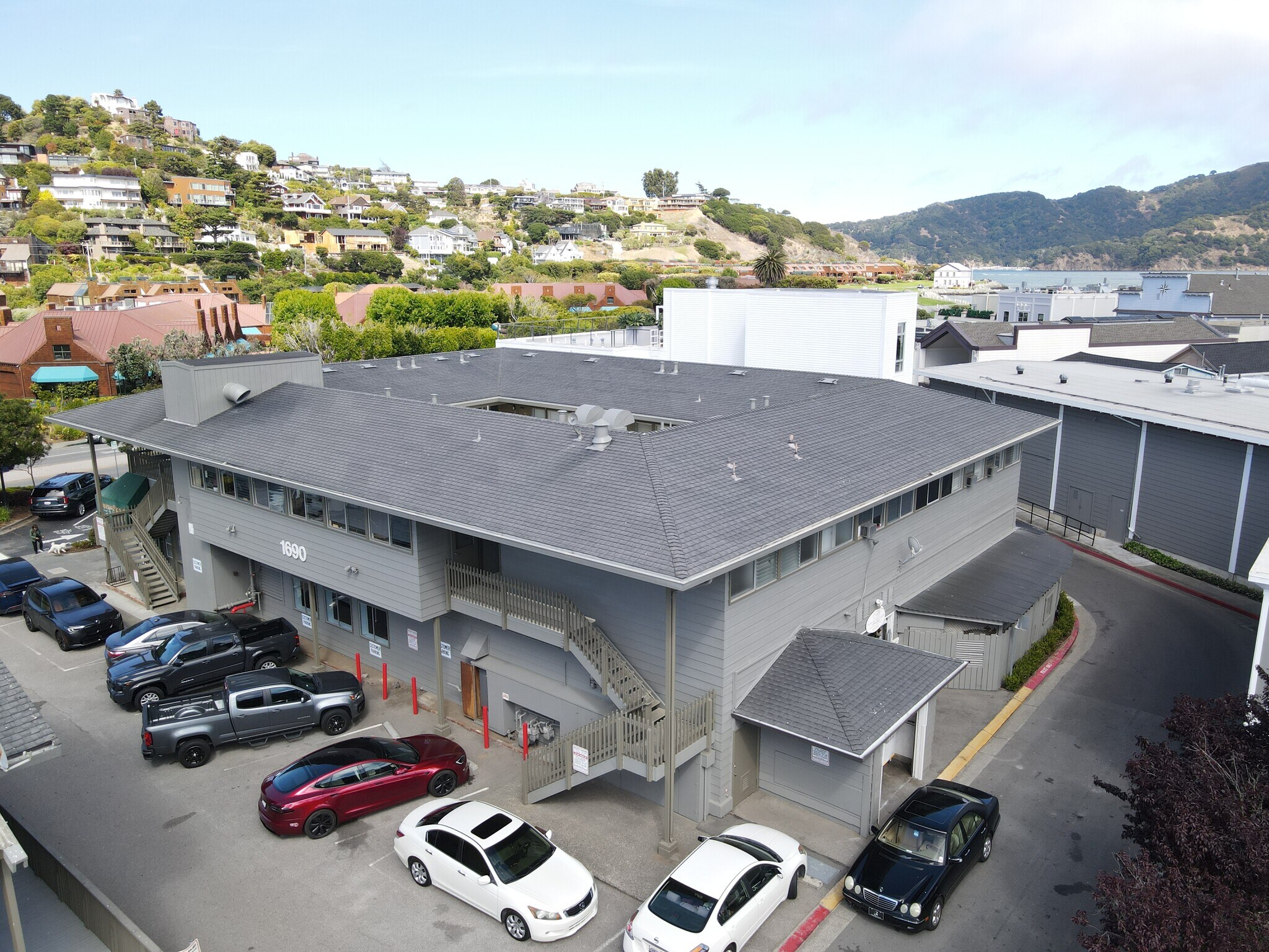 1690 Tiburon Blvd, Belvedere Tiburon, CA à vendre Photo principale– Image 1 sur 8
