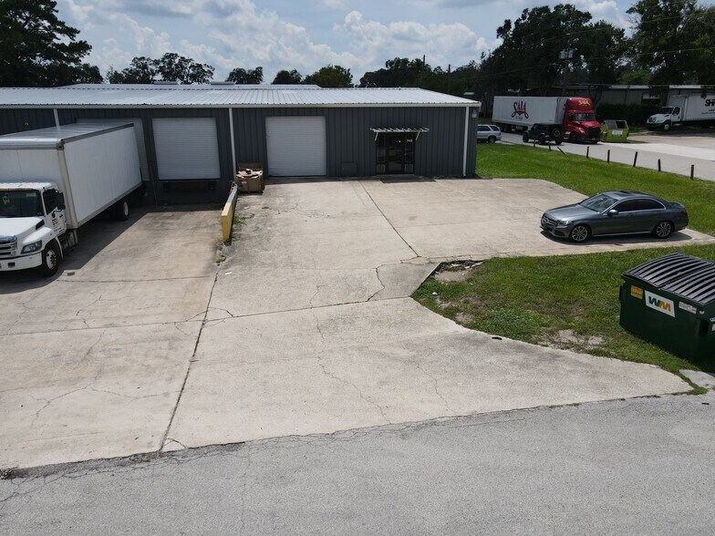 748 Commerce Cir, Longwood, FL à louer - Photo de l’immeuble – Image 2 sur 11