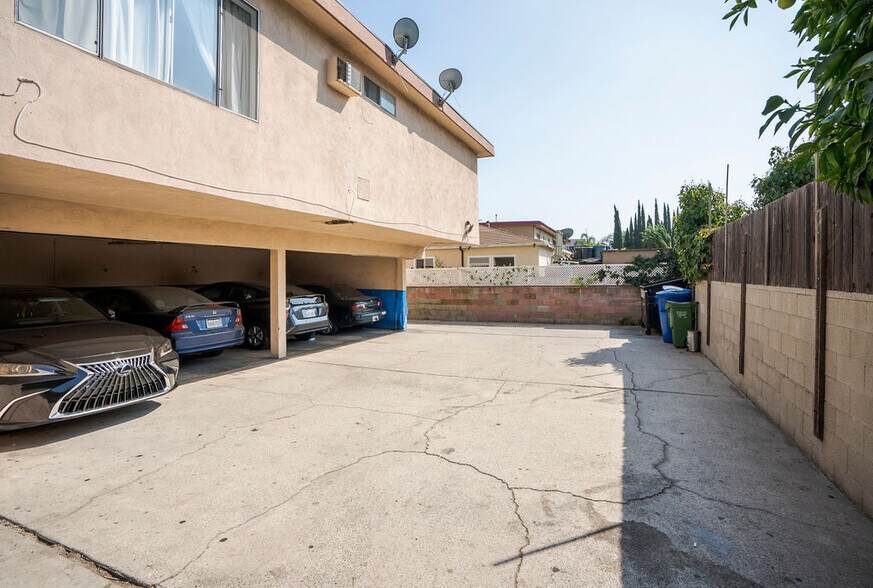 6535 Fulton Ave, Van Nuys, CA à vendre - Photo de l’immeuble – Image 2 sur 33